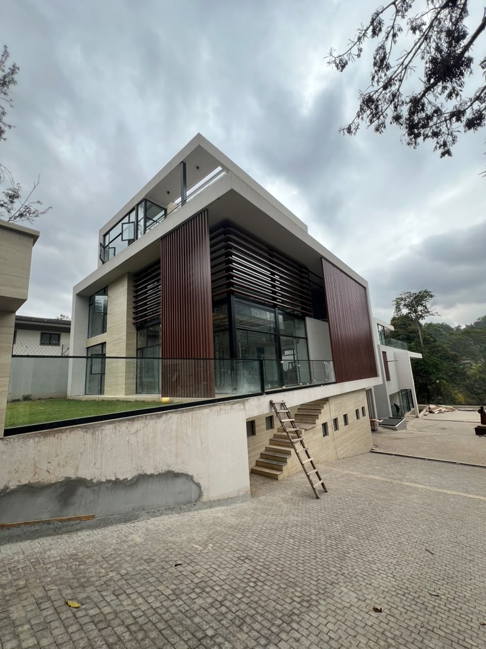 5Bedroom plus SQ villa for sale